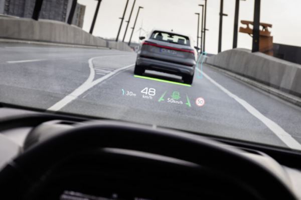 Audi представила высокотехнологичный интерьер электрического кроссовера Audi Q4 E-Tron