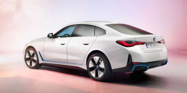 BMW официально представила новый электрический седан BMW i4
