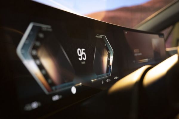 BMW представила восьмое поколение мультимедийной системы iDrive