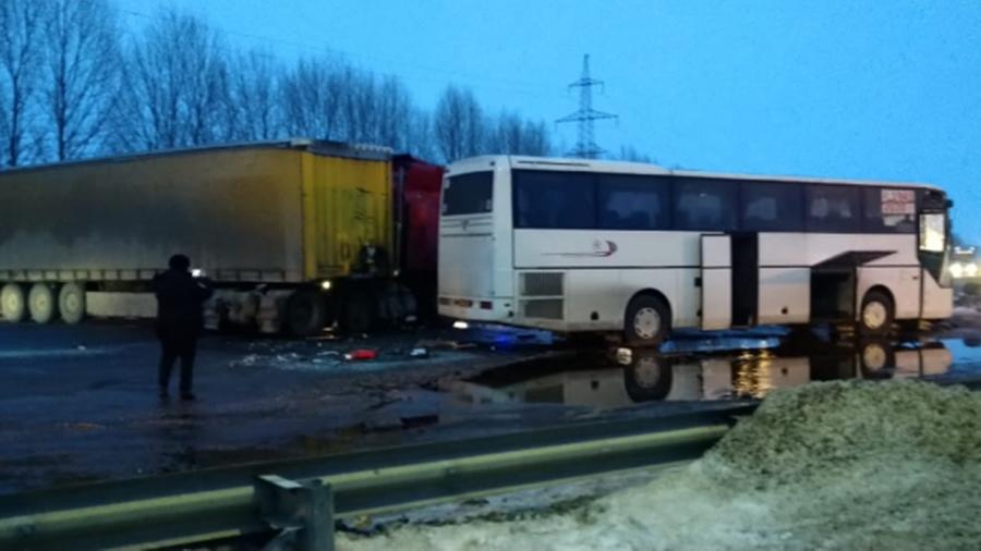 Четыре человека пострадали в ДТП с автобусом в Рязанской области<br />
