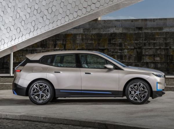 Электрический кроссовер BMW iX будут продавать в России