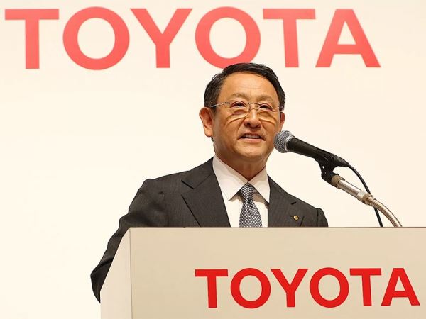 Глава Toyota предостерег Apple от производства машин