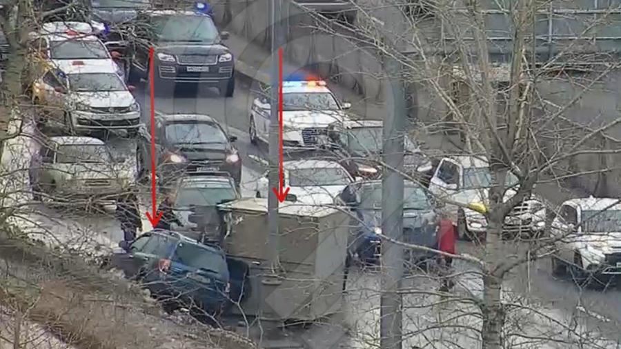 Грузовик перевернулся в результате ДТП на западе Москвы<br />
