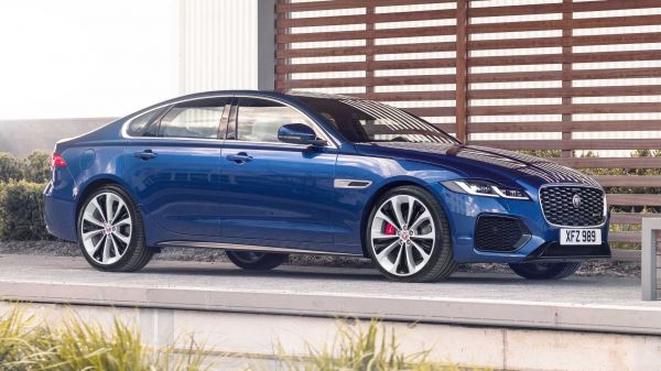 Jaguar начал прием заказов на обновленный Jaguar XF в России