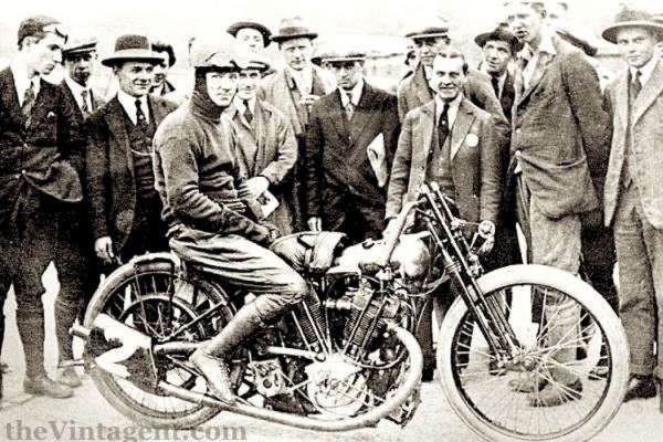 
<p>											Мотоцикл Brough Superior SS100 Bert le Vack в честь рекордов Берта ле Вака<br />
			