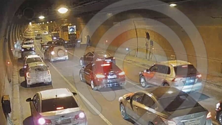 Три человека пострадали в ДТП в Лефортовском тоннеле Москвы<br />
