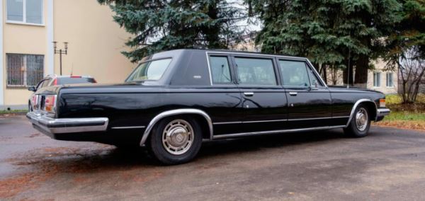 В Москве выставлен на продажу советский лимузин ЗИЛ 4104 1980 года